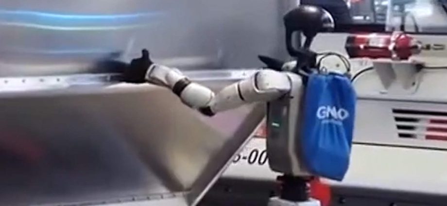 japan-airlines-trials-humanoid-robot-baggage-handlers