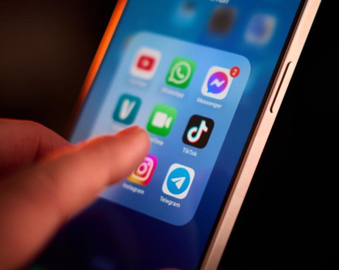 supreme-court-wary-of-barring-police-from-phone-searches-to-find-crime-suspects