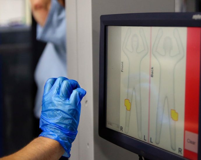 a-tsa-agent-stopped-me-after-seeing-something-on-her-screen-humiliated,-i-was-floored-by-what-she-said-next.