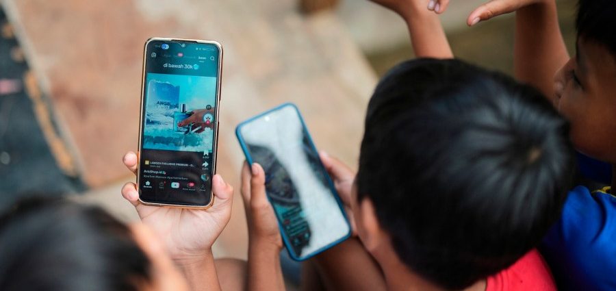 indonesia-urges-social-media-platforms-to-disclose-the-number-of-accounts-closed-for-users-under-16