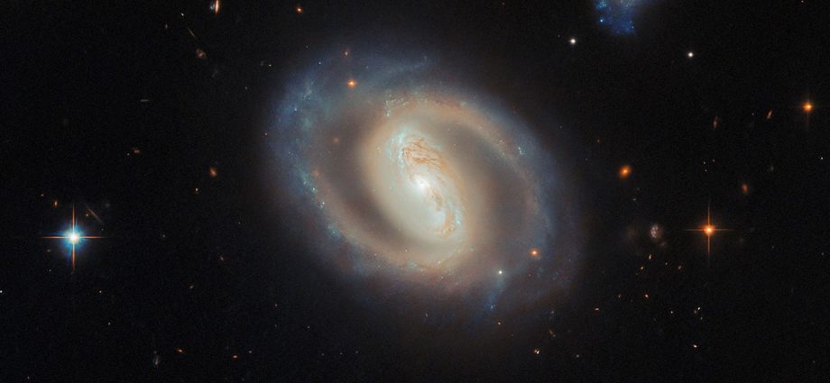 a-gently-glowing-galaxy