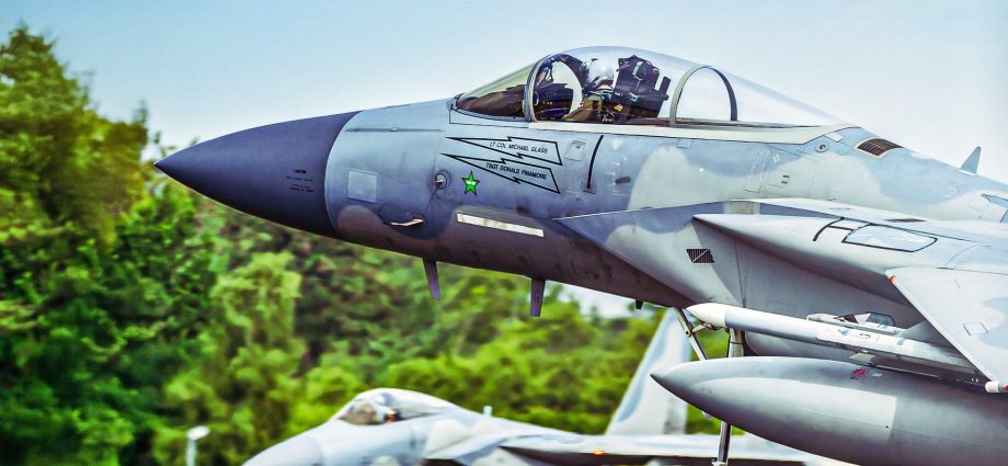 the-top-x-highest-paid-us-military-pilot-ranks-in-2026