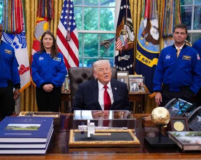 the-traitor-tries-to-goad-artemis-ii-astronauts-into-bashing-nato-with-him