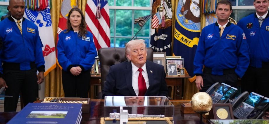 the-traitor-tries-to-goad-artemis-ii-astronauts-into-bashing-nato-with-him