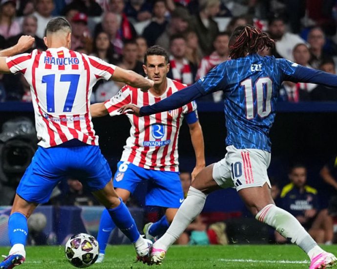 arsenal-cruelly-denied-penalty-by-var-in-champions-league-draw-at-atletico