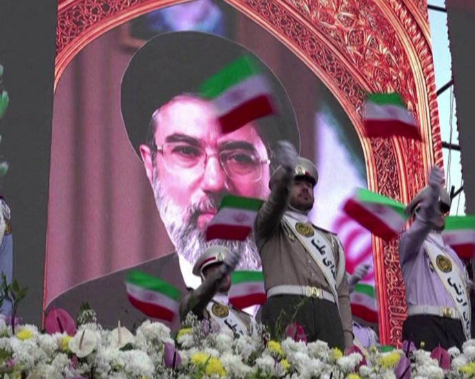 pro-government-rally-in-tehran-demands-end-to-us-threats