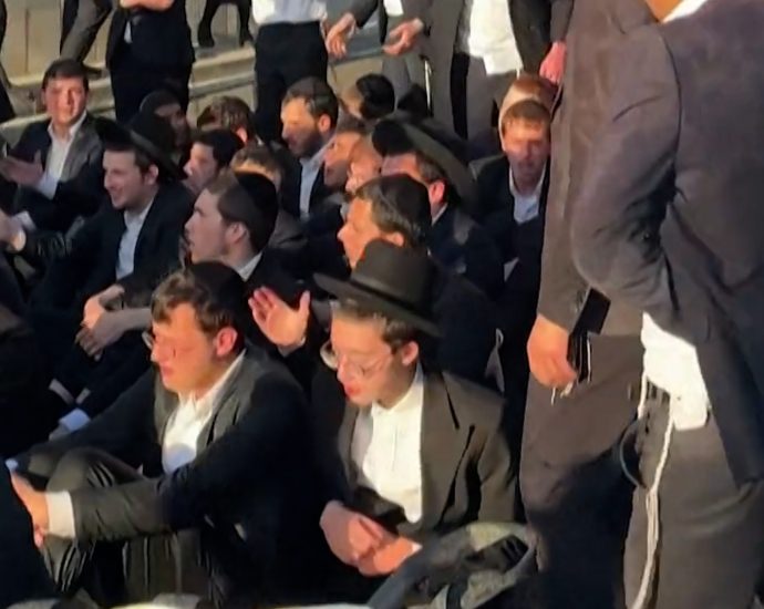 hundreds-of-ultra-orthodox-jews-protest-israel’s-military-draft