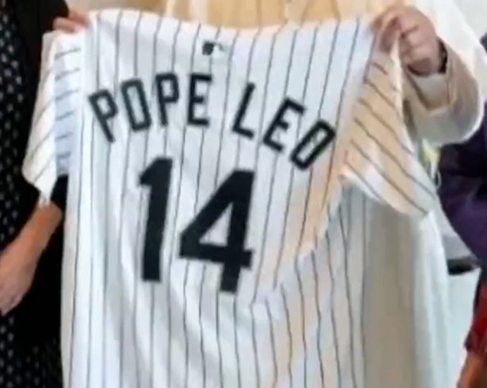 chicago-nun-gifts-pope-leo-a-white-sox-jersey