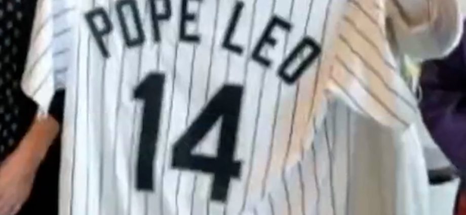 chicago-nun-gifts-pope-leo-a-white-sox-jersey