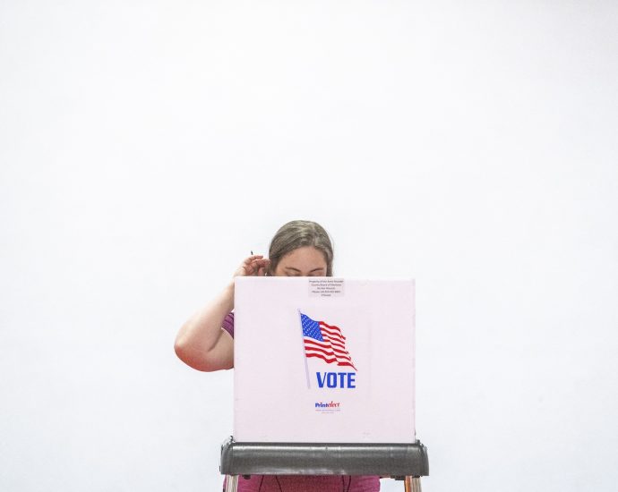 centrism-is-losing-popularity,-new-data-shows.-will-democrats-listen?