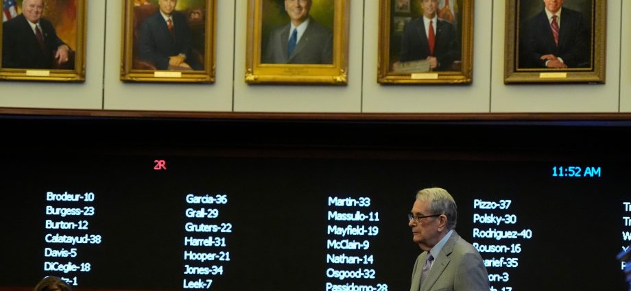 florida-makes-late-entry-into-redistricting,-passing-map-favoring-republicans