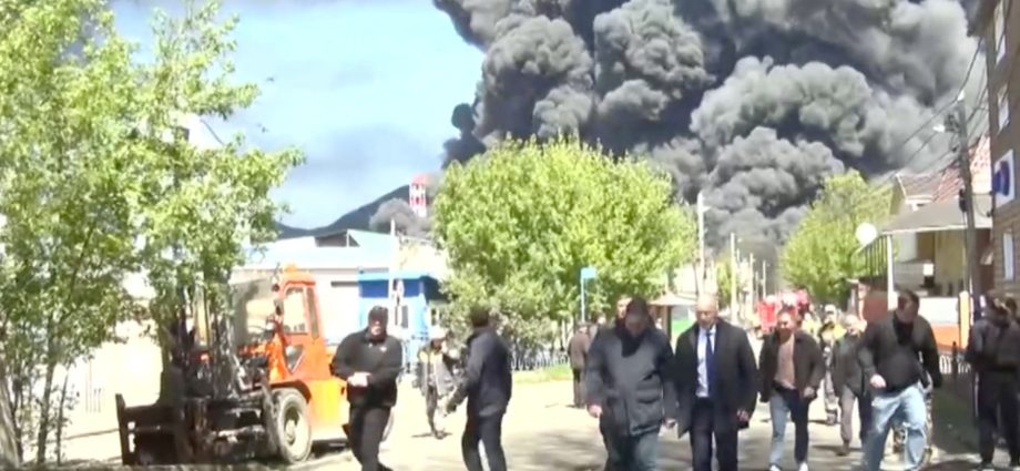 environmental-disaster-fears-grip-russia-as-ukraine-targets-oil-refineries