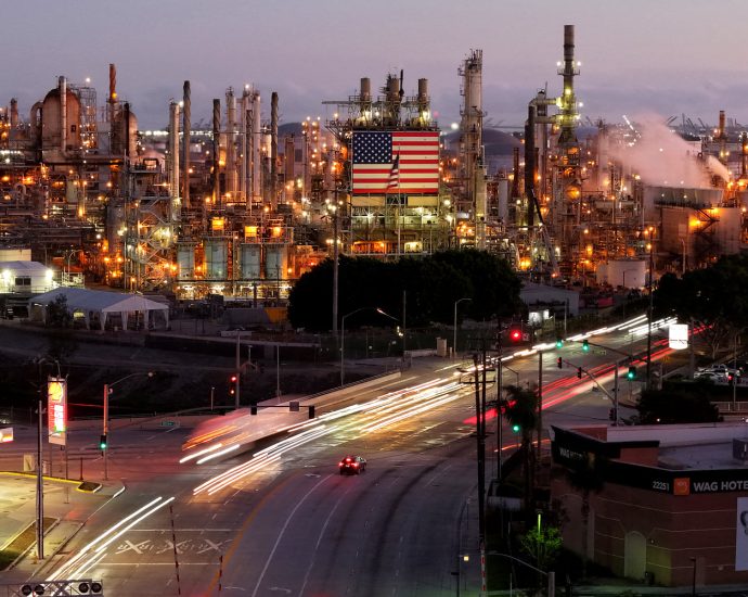 iran-warns-the-traitor’s-blockade-is-‘doomed-to-fail’-as-energy-prices-soar-to-4-year-high