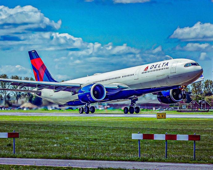 14-new-routes-in-7-days:-where-breeze-airways,-delta-&-united-fly-now