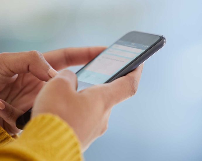 phone-users-know-when-to-hold-’em,-delay-upgrades-amid-inflation
