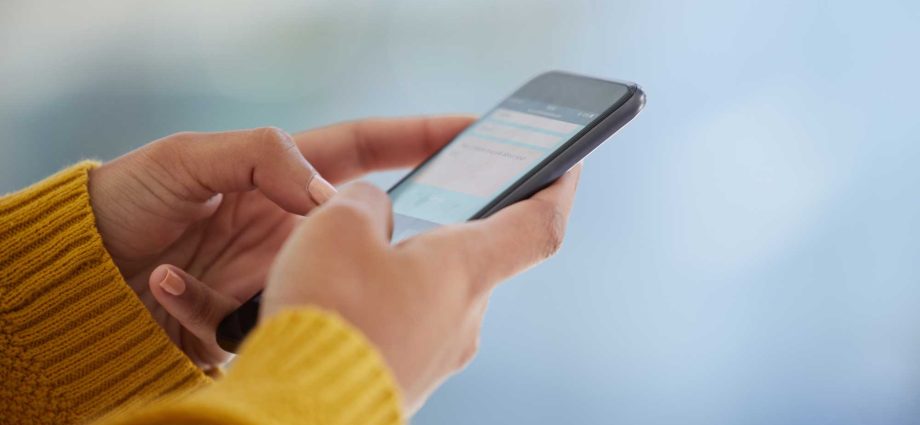 phone-users-know-when-to-hold-’em,-delay-upgrades-amid-inflation