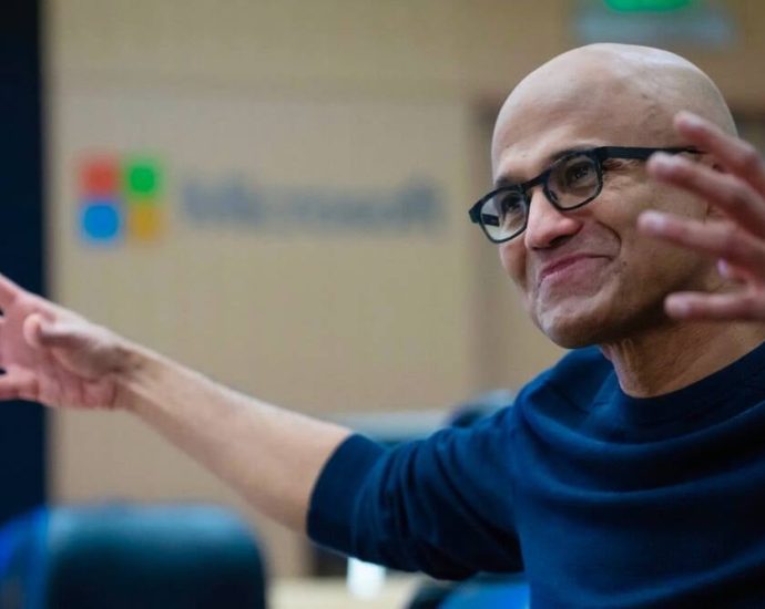 microsoft-boss-tells-investors-the-company-is-working-to-‘win-back-fans’