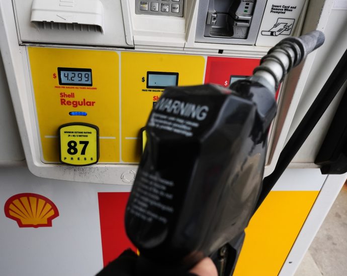 gas-prices-hit-wartime-high-as-the-traitor-weighs-next-iran-move