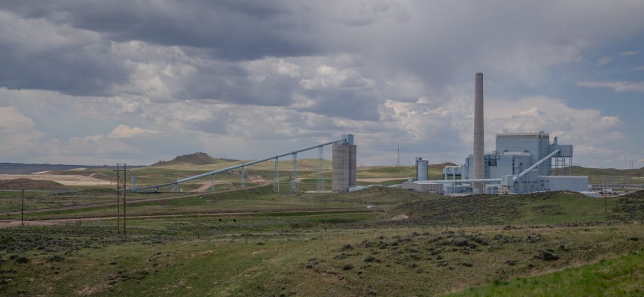 western-lawmakers-move-to-weaken-clean-air-act-and-shield-fossil-fuel-companies-from-climate-lawsuits