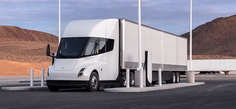 can-the-legacy-truck-oems-compete-with-tesla-and-windrose?-do-they-want-to?