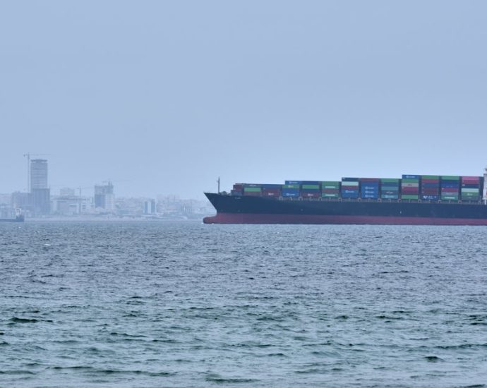 us.-seeks-international-help-to-reopen-strait-of-hormuz-as-crude-prices-surge