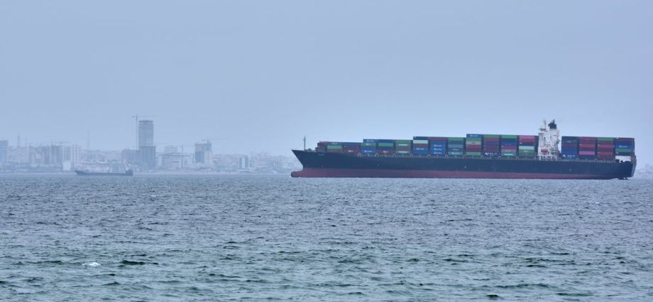 us.-seeks-international-help-to-reopen-strait-of-hormuz-as-crude-prices-surge