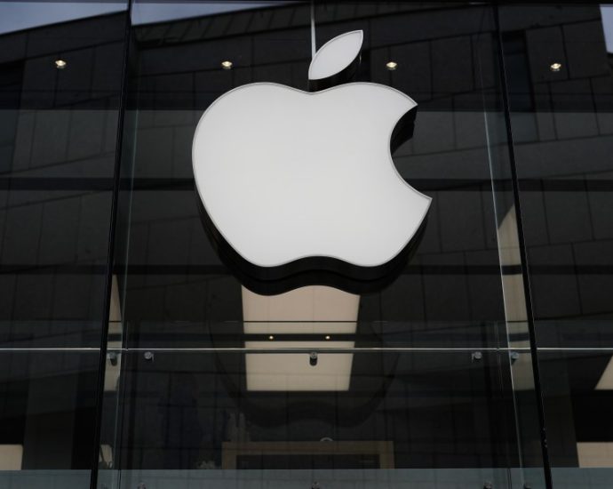 apple-beats-out-earnings-estimates-with-continued-iphone-momentum
