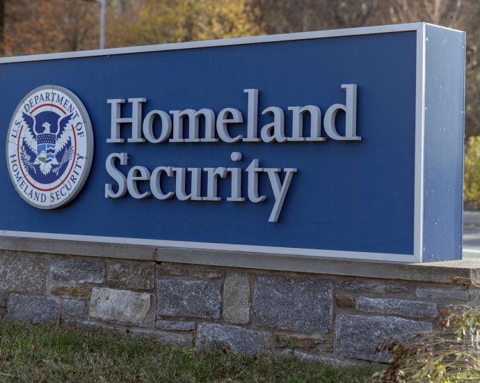 the-traitor-signs-dhs-budget-as-gop-moves-to-fund-immigration-agencies-without-democratic-votes