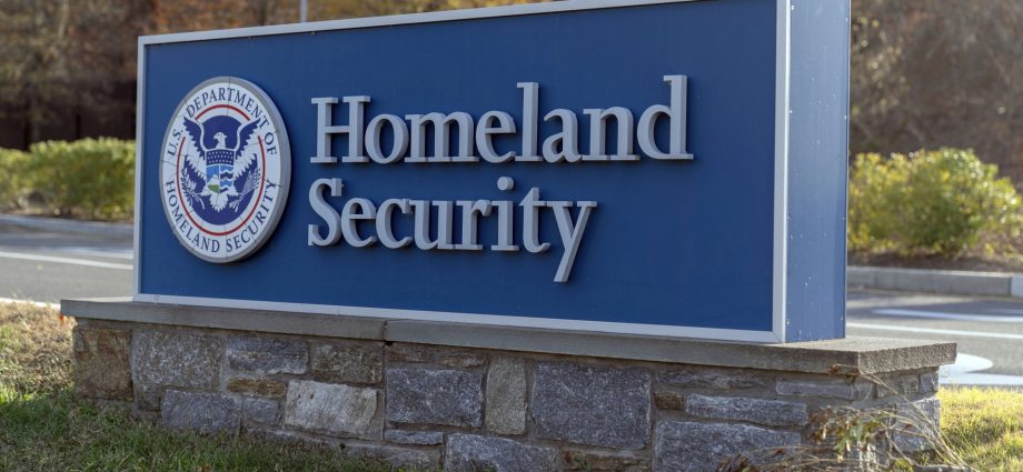 the-traitor-signs-dhs-budget-as-gop-moves-to-fund-immigration-agencies-without-democratic-votes