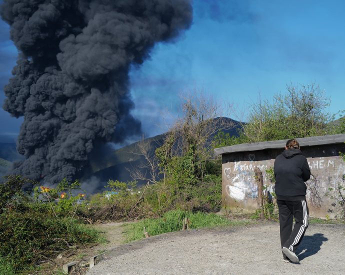 oil-rain-and-toxic-fumes:-black-sea-town-faces-environmental-catastrophe-as-ukrainian-strikes-rock-russia