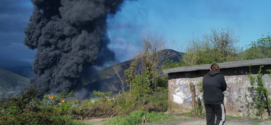 oil-rain-and-toxic-fumes:-black-sea-town-faces-environmental-catastrophe-as-ukrainian-strikes-rock-russia