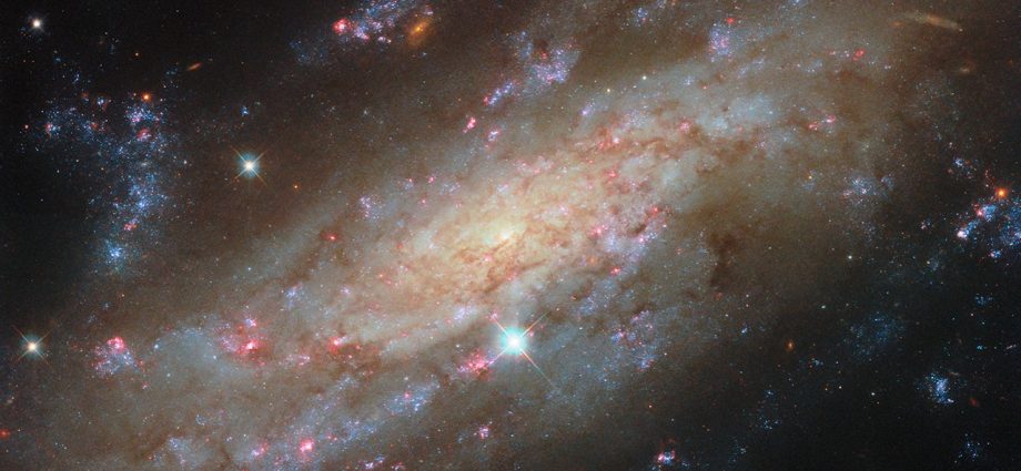 hubble-spots-a-starry-spiral