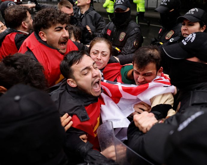 turkish-police-fire-tear-gas,-arrest-hundreds-at-may-day-rally