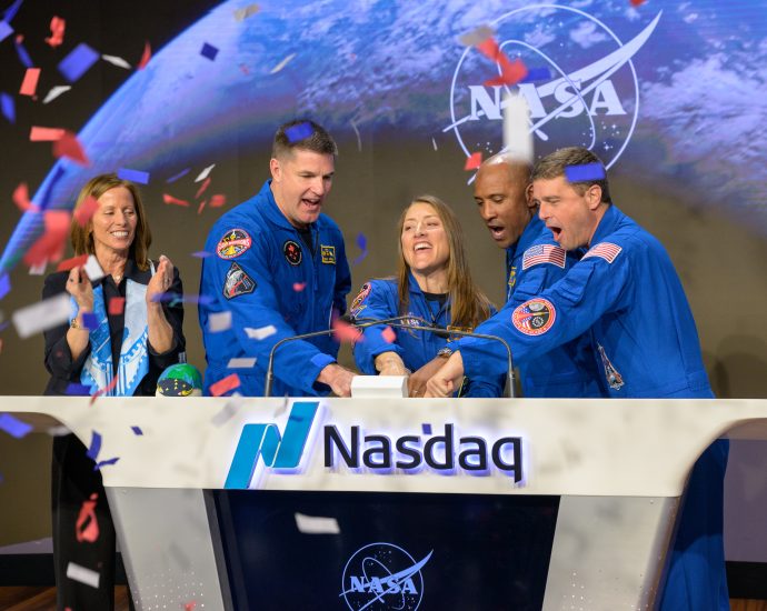nasa-artemis-ii-crew-rings-nasdaq-closing-bell