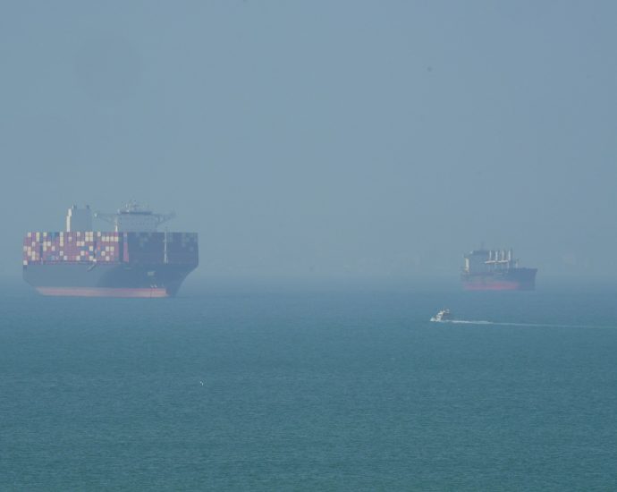 us-warns-shippers-against-paying-strait-of-hormuz-tolls,-‘donations’