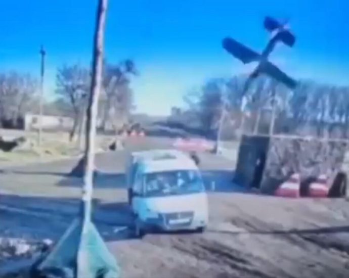 “just-reaching-the-front-line-has-become-very-risky”:-ukraine’s-ai-drones-are-hunting-russia’s-supply-vans