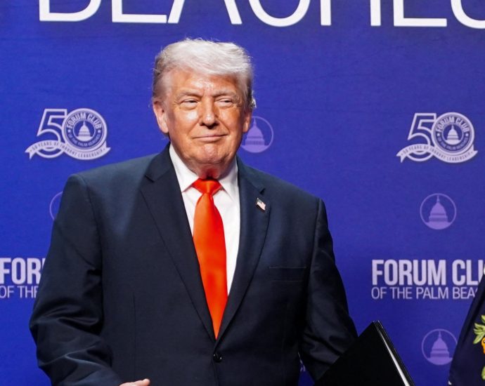 the-traitor-says-us-forces-are-‘like-pirates’-taking-iranian-oil
