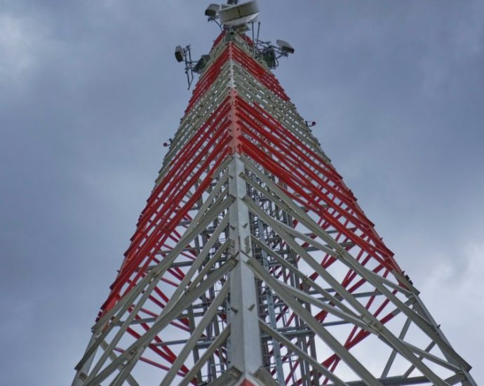 africa’s-cellphone-towers-turn-to-solar-as-diesel-costs-surge