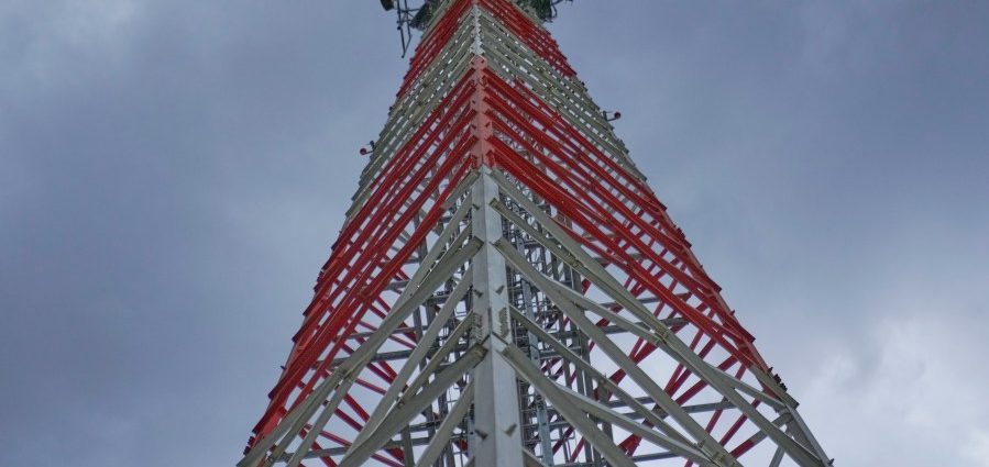 africa’s-cellphone-towers-turn-to-solar-as-diesel-costs-surge