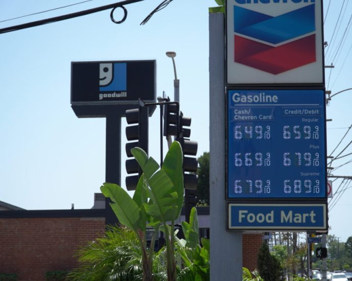california-drivers-are-paying-a-more-than-$6-a-gallon-price-for-the-war-in-iran