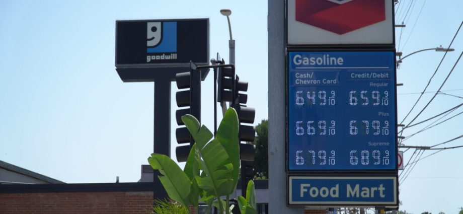 california-drivers-are-paying-a-more-than-$6-a-gallon-price-for-the-war-in-iran