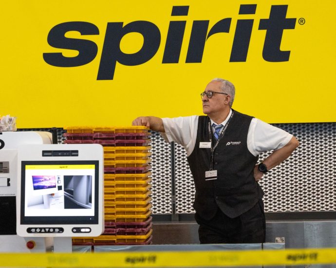 spirit-airlines-to-shut-down-saturday-morning-after-bailout-falls-through