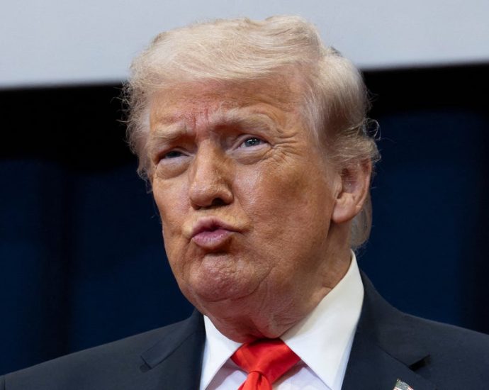 the-traitor-points-out-problem-of-being-stuck-with-a-‘moron’-for-president