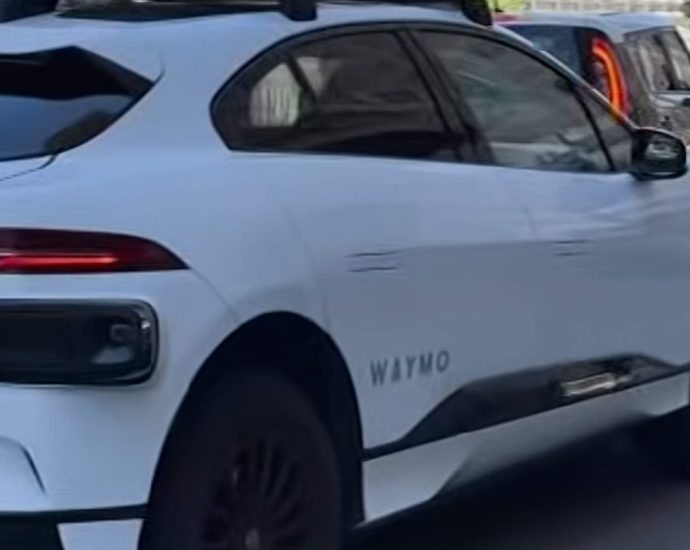 man-says-waymo-drove-away-with-his-luggage