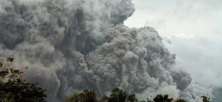 philippines-volcano-erupts,-blanketing-ash-across-the-sky