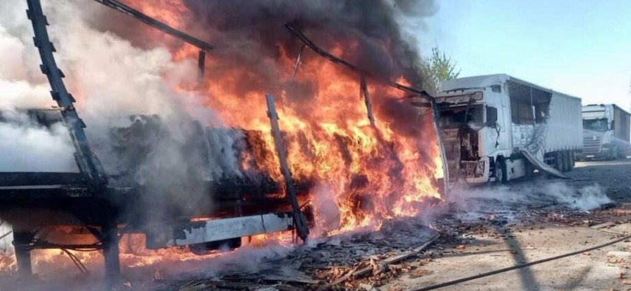 40-children-narrowly-escape-russian-drone-strike-on-bus-near-dnipro:-six-wounded-include-a-child-and-a-pregnant-woman