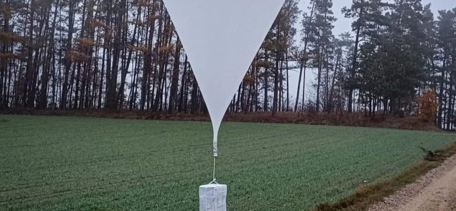 russia-is-using-belarus-as-a-launch-pad-for-signal-relay-balloons-that-help-its-drones-reach-ukrainian-cities