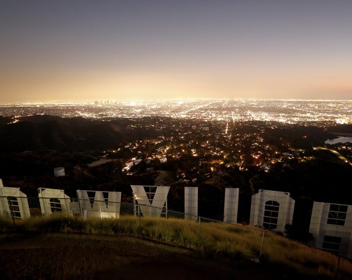 sag-aftra-reaches-tentative-deal-with-major-studios