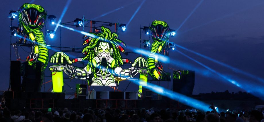 illegal-‘free-party’-at-french-military-site-draws-up-to-40,000-ravers