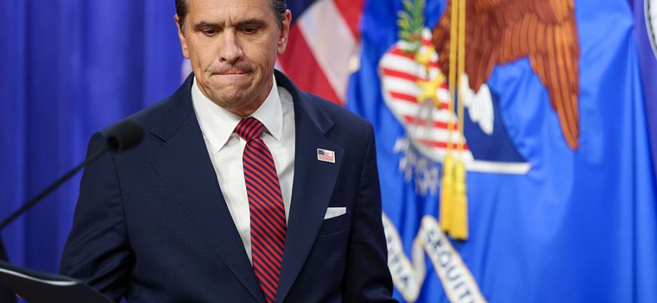 show-id-to-eat?-todd-blanche-makes-awkward-analogy-to-support-federal-voter-id-law